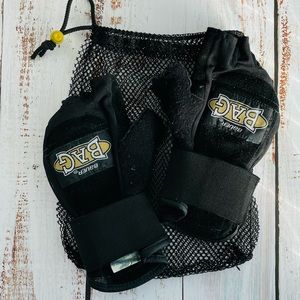 BAUER Wrist Guards (Black, Size: Medium)